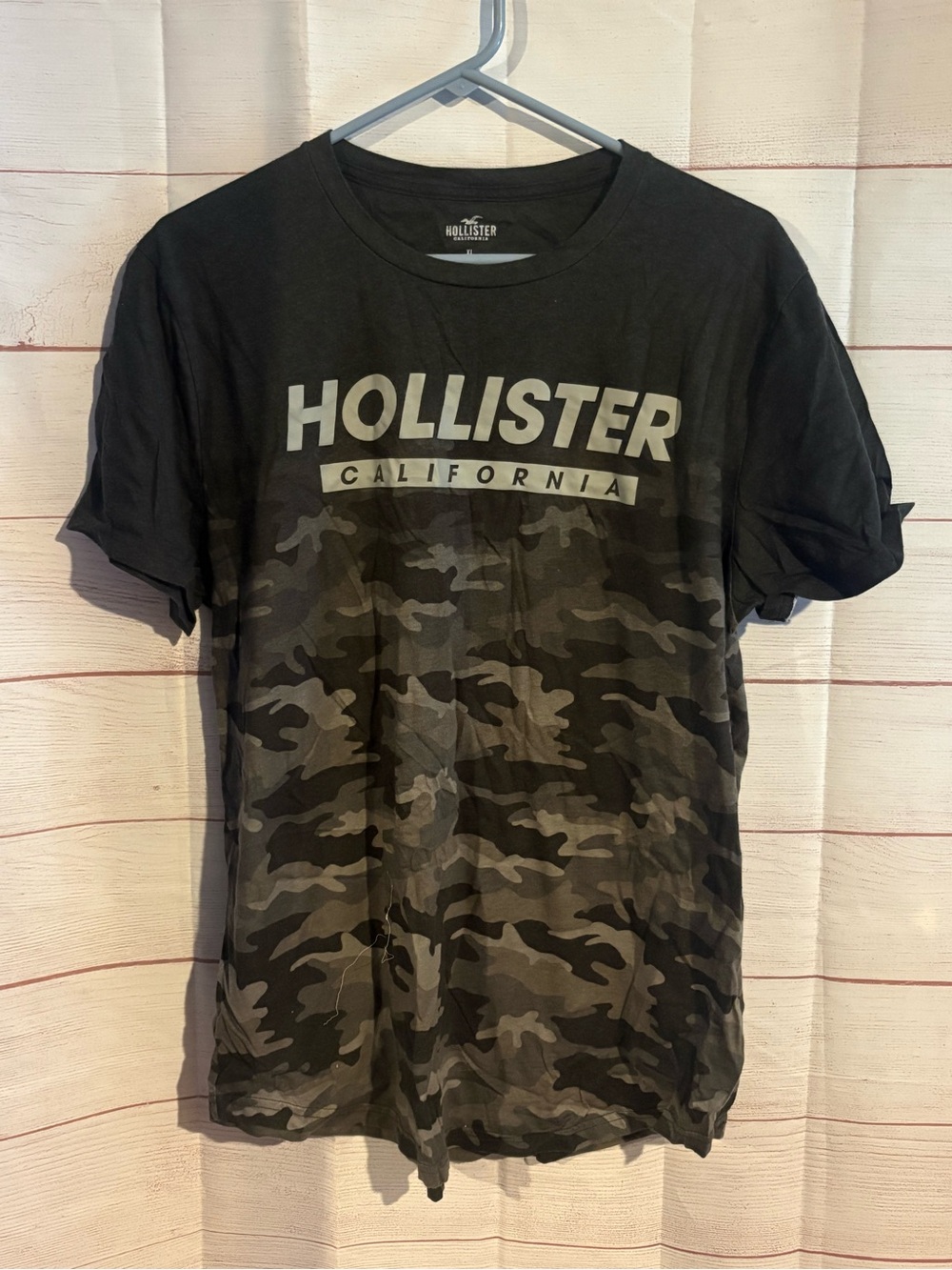 Hollister Men's Black & Gray Camo Graphic Tee